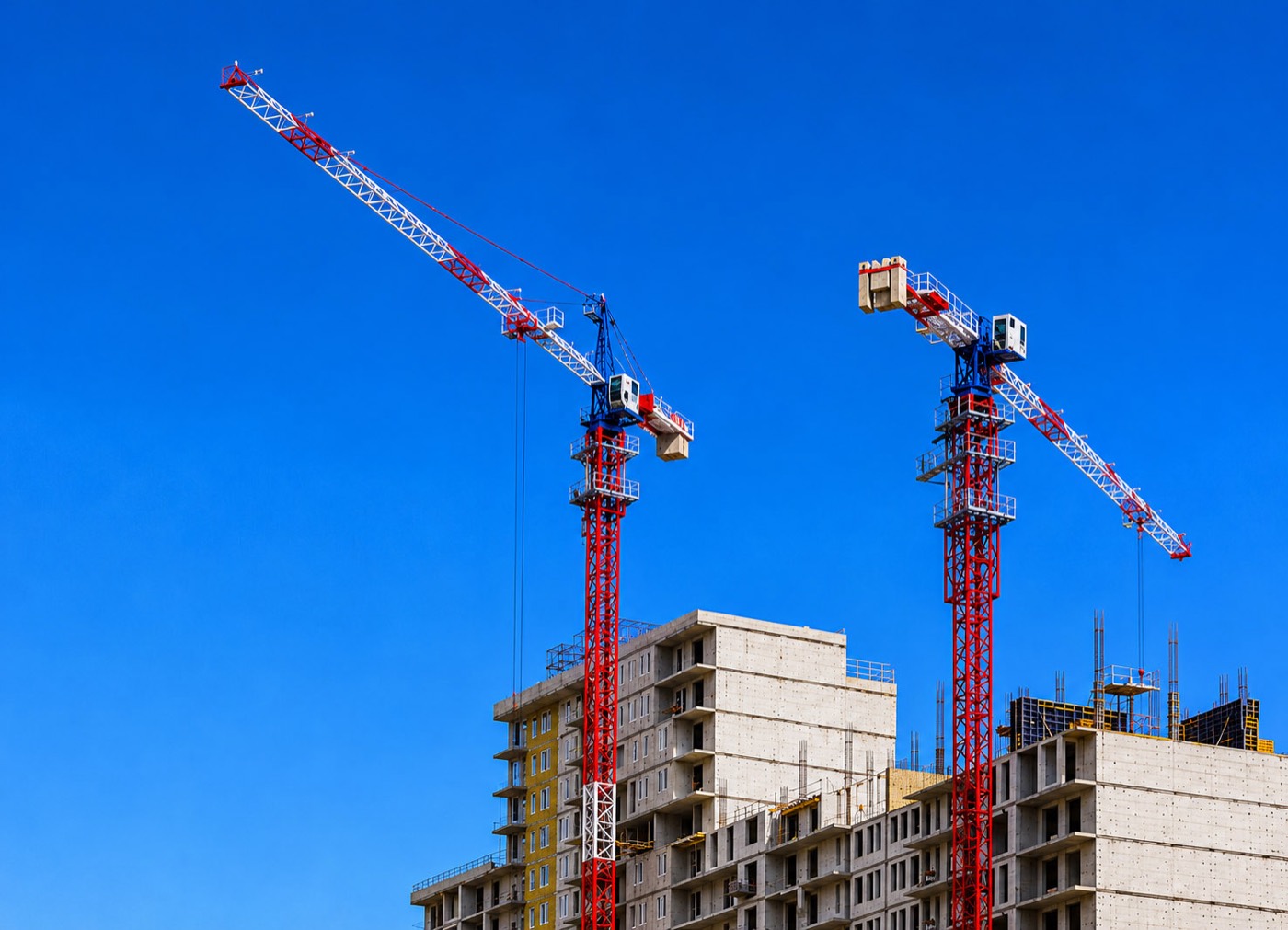Grúas torre GP en obra de edificación en altura